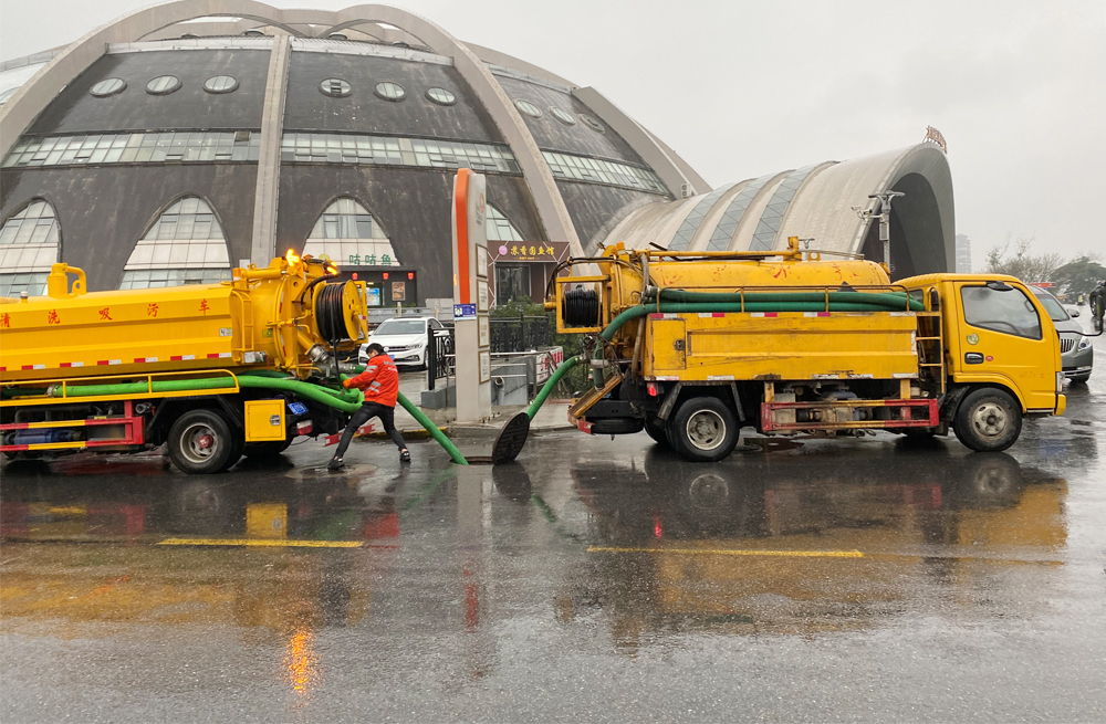 南秀村商场管道清淤