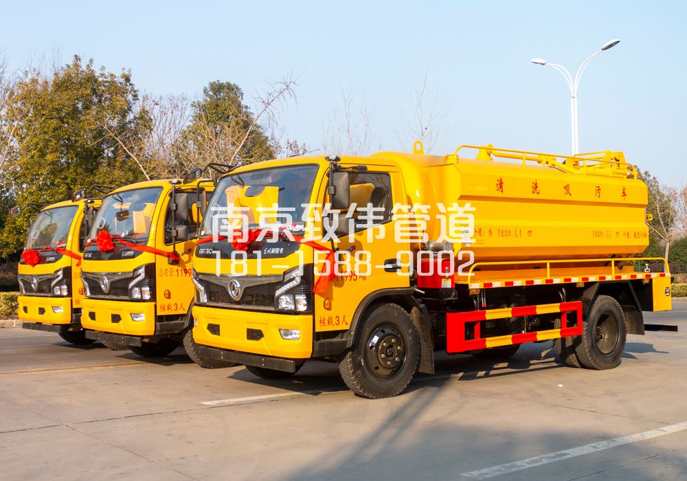 369南秀村多利卡吸污车